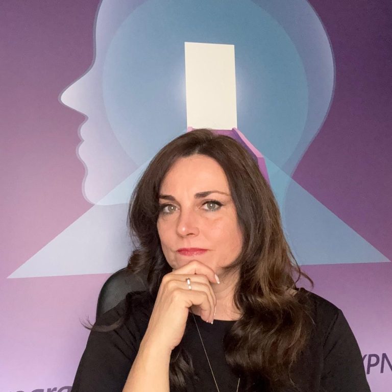 Amanda Fernández, coach ejecutivo e hipnoterapeuta en Boadilla del Monte, acompaña a personas de Pozuelo de Alarcón, La Finca, La Moraleja, Las Rozas y Las Matas en procesos de transformación personal, gestión emocional y cambio de hábitos. Amanda Fernández, hipnoterapeuta y coach ejecutivo Boadilla del Monte + Pozuelo de Alarcón + La Finca + La Moraleja + Las Rozas + Las Matas.